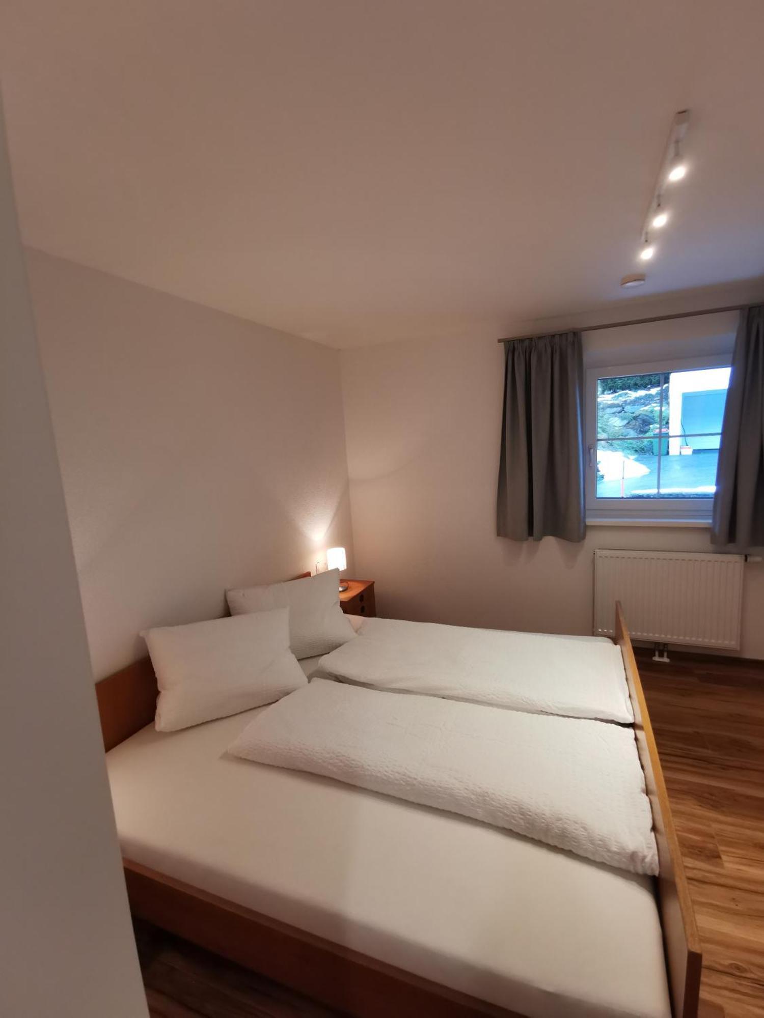 Apartments Haus Schoen - Preise Inclusive Pitztal Sommer Card Jerzens Room photo